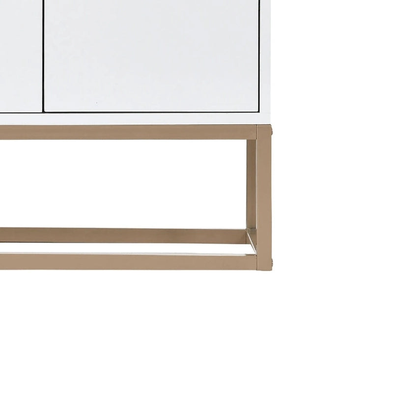 Buffet bas autoportant en bois au design minimaliste avec pieds en métal